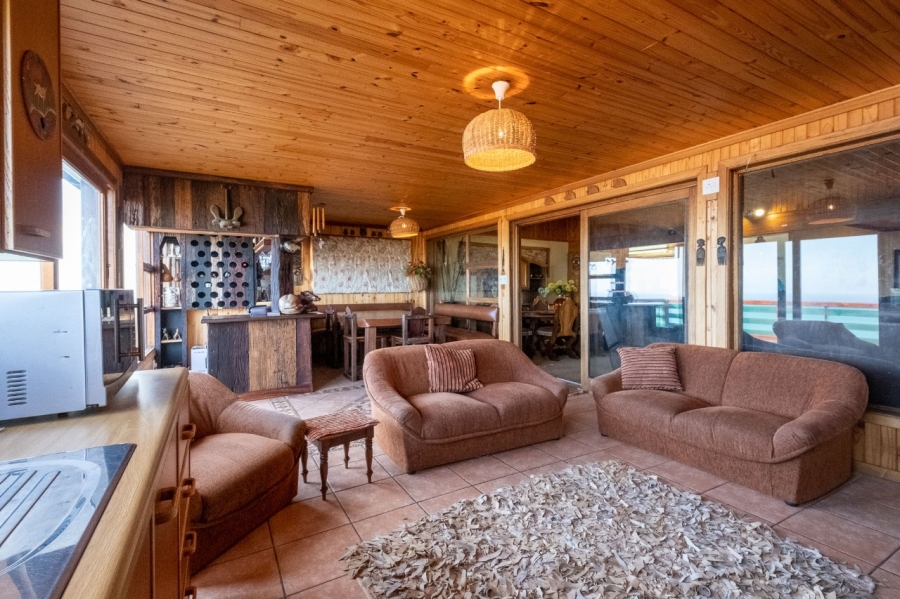 To Let 4 Bedroom Property for Rent in Herolds Bay Western Cape